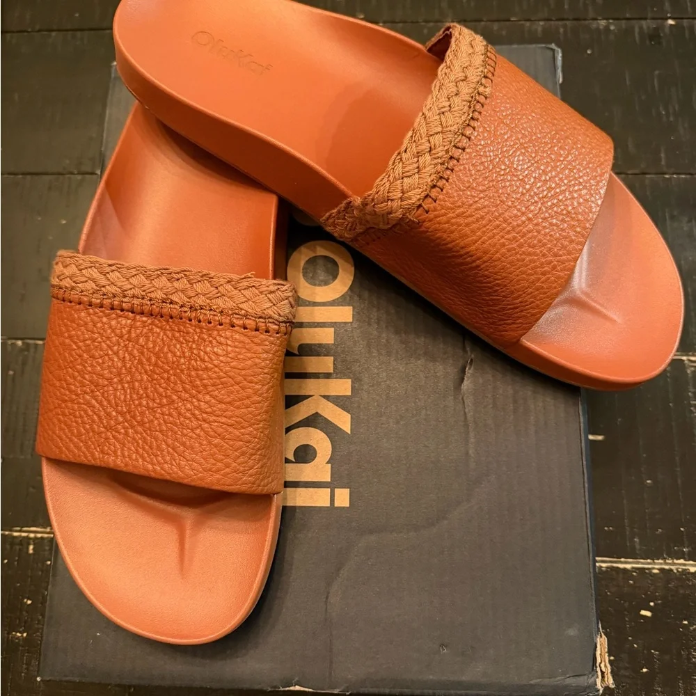 OluKai Pakea Fox Slide Sandals - Picture 1 of 4